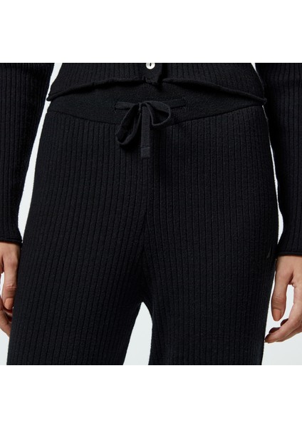 Kadın Siyah Regular Fit Pantolon 47P310T.0TB fırsatları