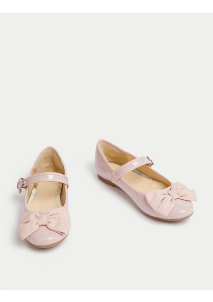 Kurdele Detaylı Bantlı Ayakkabı