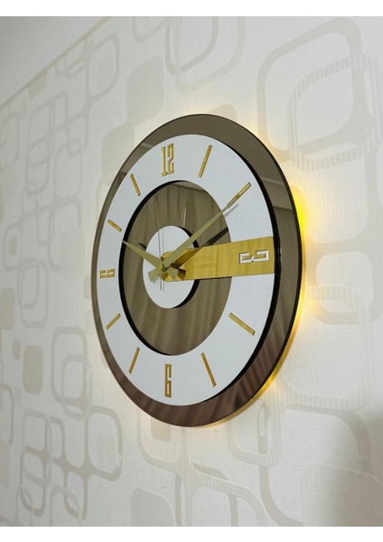 Beyaz bronz cam saat, şık tasarım ve modern stil, 40x40 boyut, metalik renk