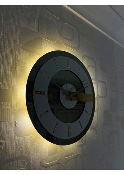 Beyaz bronz cam saat, şık tasarım ve modern stil, 40x40 boyut, metalik renk fırsatları