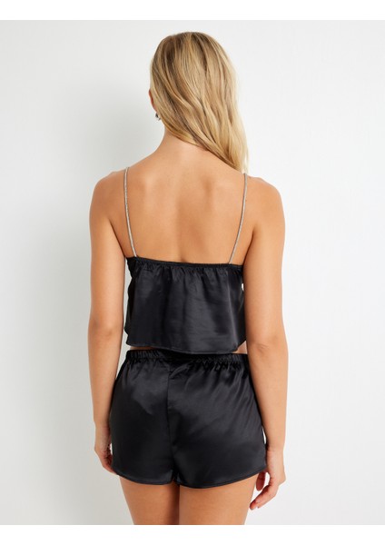 Askılı Saten Pijama Üstü Crop Parlak Metalik Fiyonk Detaylı fırsatları