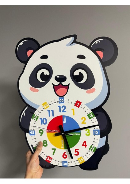 Sevimli Panda Po Ahşap Duvar Saati, Sessiz Mekanizma, Çocuk odası dekoru, 50x50 cm, Beyaz