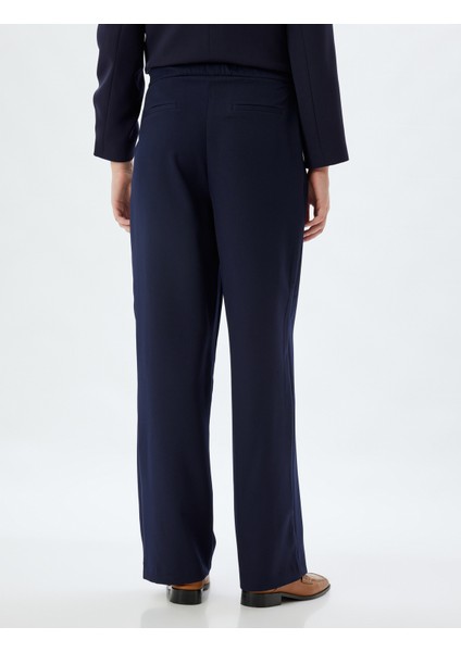 Havuç Kesim Kumaş Pantolon Pile Detaylı fırsatları