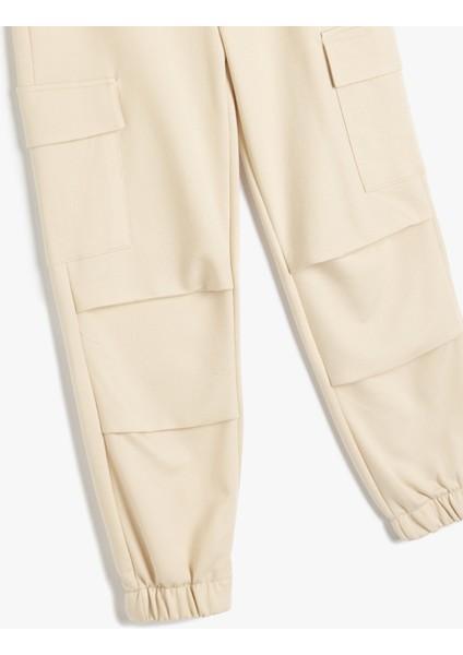 Eşofman Pantolon Oversize Kat Detaylı Beli Bağcıklı Kargo Cepli Pamuk Karışımlı modelleri