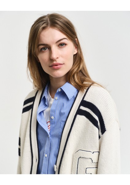 Kadın Beyaz Oversize Fit Klasik Yaka Logolu Hırka 4805281.130