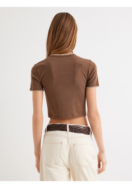 Kroşe Detaylı Crop Tişört Kısa Kollu Bisiklet Yaka fırsatları