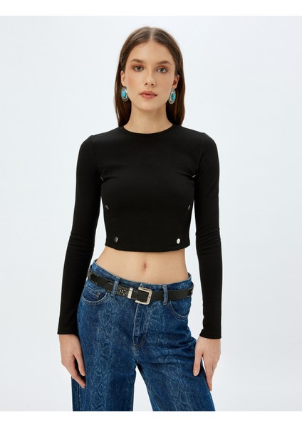 x Zeynep Bastık - Crop Tişört Uzun Kollu Yuvarlak Yaka Düğme Detaylı modelleri