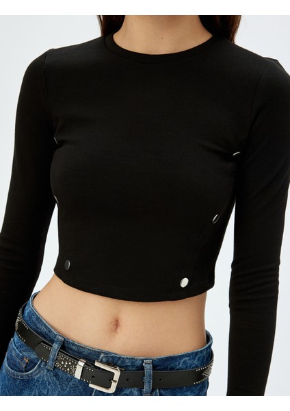 x Zeynep Bastık - Crop Tişört Uzun Kollu Yuvarlak Yaka Düğme Detaylı indirimleri