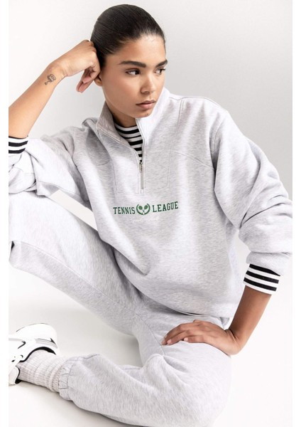 DeFacto Fit Oversize Geniş Kalıp Dik Yaka Spor Baskılı Sporcu Sweatshirt D1701AX24AU