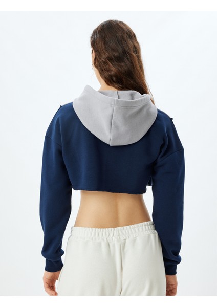 Crop Kapşonlu Sweatshirt Asimetrik Baskılı Renk Bloklu fırsatları