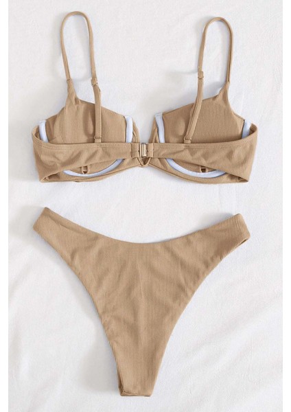 Üstü V Göğüs Dekolteli Bikini Takım
