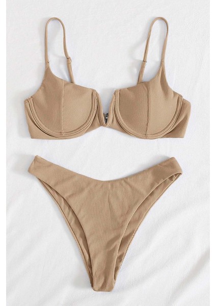 Üstü V Göğüs Dekolteli Bikini Takım