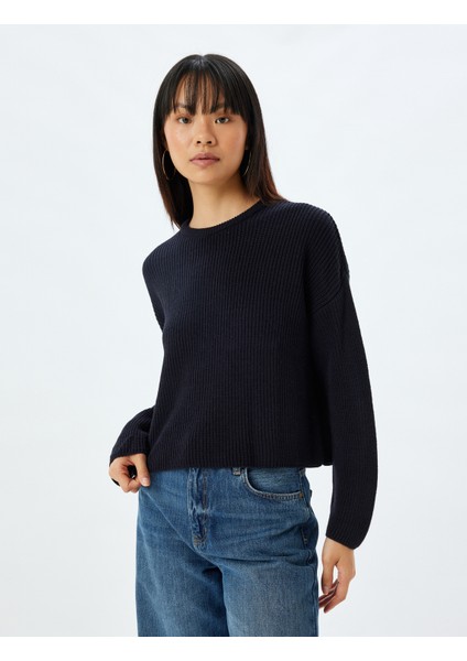 Basic Triko Kazak Yuvarlak Yaka Uzun Kollu Regular Fit modelleri