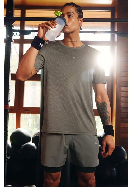 Slim Fit Bisiklet Yaka Baskılı Kısa Kollu Sporcu Tişört Haki fiyatları