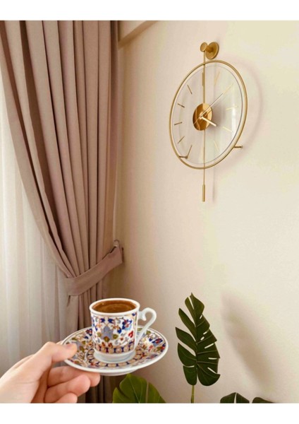 Modern altın tonlu büyük metal duvar saati, şık ve dayanıklı tasarım, 37x55 boyut