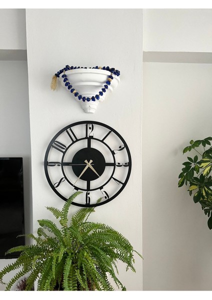 Modern siyah metal duvar saati, dayanıklı ve şık tasarım, 50x50 cm, endüstriyel stil modelleri