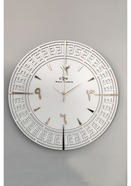 Beyaz ve altın renkli modern duvar saati, sessiz çalışma, 50x50 cm, şık tasarım