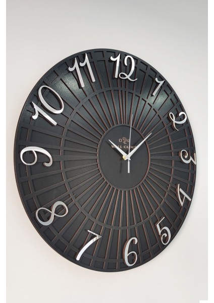 Gümüş ve siyah renkli, 50cm doğa temalı şık duvar saati, sessiz mekanizma