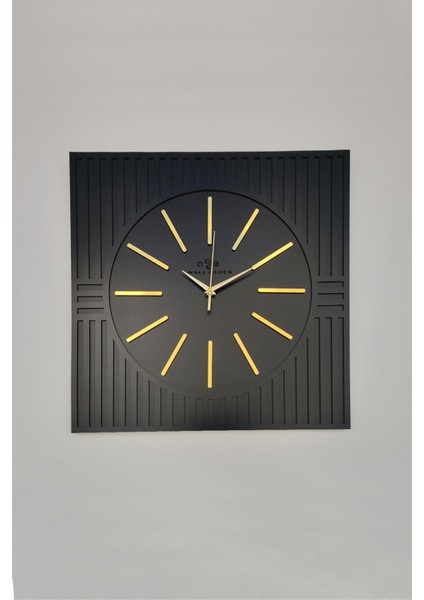 Kare Çizgi Desenli Gold Pleksi Siyah ve Altın Renkli Modern Duvar Saati 50x50
