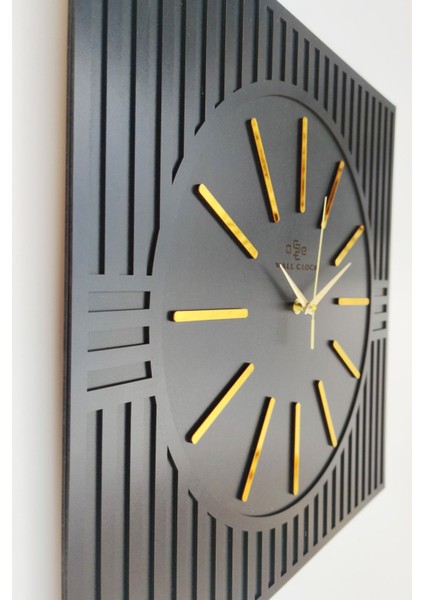 Kare Çizgi Desenli Gold Pleksi Siyah ve Altın Renkli Modern Duvar Saati 50x50