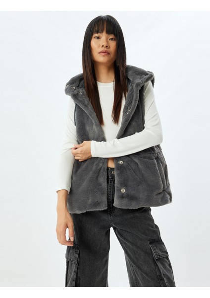 Suni Kürk Yelek Kapüşonlu Çıtçıt Düğmeli Cep Detaylı