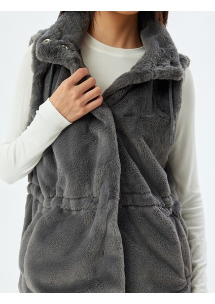 Suni Kürk Yelek Kapüşonlu Çıtçıt Düğmeli Cep Detaylı indirimleri