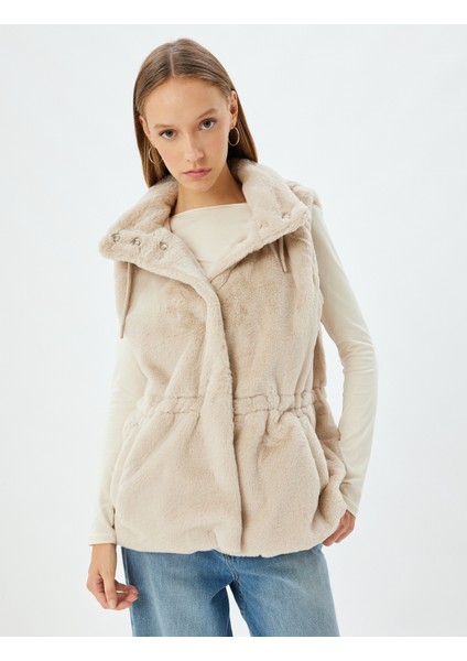 Suni Kürk Yelek Kapüşonlu Çıtçıt Düğmeli Cep Detaylı modelleri