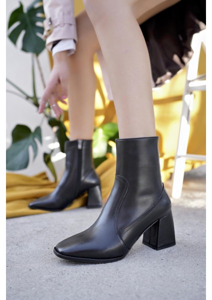 Adela Deri Kare Burun Fermuarlı Topuklu Kadın Bot indirimleri