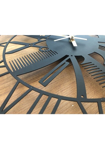 Modern siyah metal duvar saati, roma rakamlı ve pusula temalı, 45x45cm ebatlı fiyatları