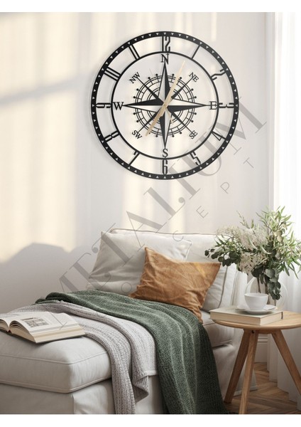 Modern siyah metal duvar saati, pusula temalı, sessiz ve şık 45x45 cm.