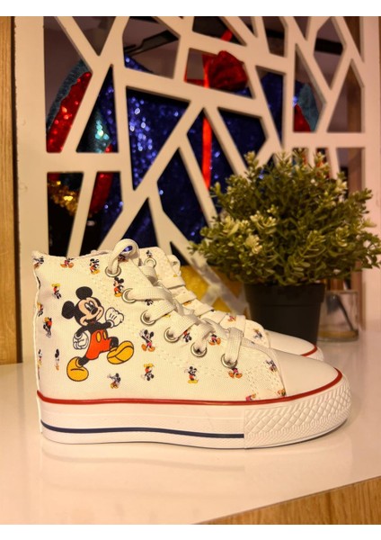 Converse Karakter Tarz Ayakkabı