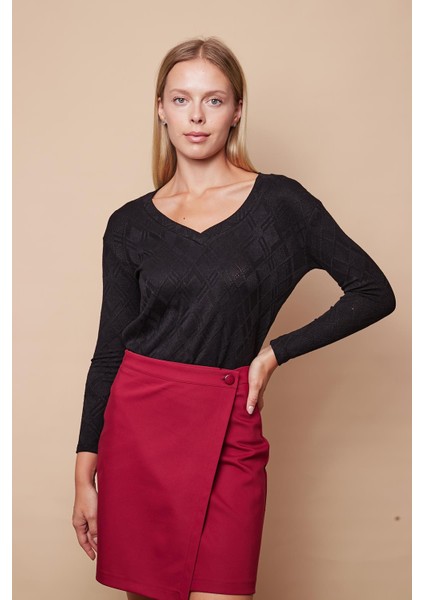 Kadın Desenli Triko V Yaka Yanları Yırtmaçlı Düşük Omuzlu Uzun Kol Bluz-Siyah modelleri