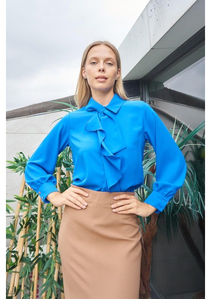 Kadın Likrasız Şık Kumaş Yakalı Önü Volanlı Uzun Kol Gömlek Bluz-Saks