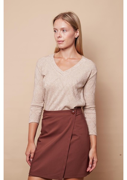 Kadın Desenli Triko V Yaka Yanları Yırtmaçlı Düşük Omuzlu Uzun Kol Bluz-Bej fiyatları