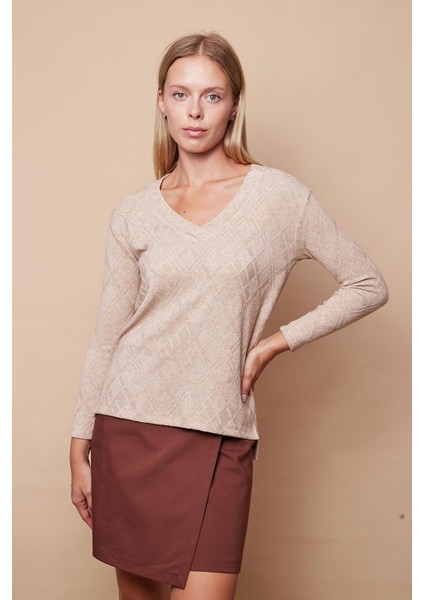 Kadın Desenli Triko V Yaka Yanları Yırtmaçlı Düşük Omuzlu Uzun Kol Bluz-Bej modelleri