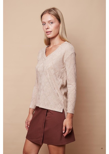 Kadın Desenli Triko V Yaka Yanları Yırtmaçlı Düşük Omuzlu Uzun Kol Bluz-Bej fırsatları