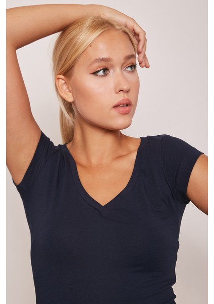 V Yaka Kısa Kol Likralı Pamuk Kumaş Body-Lacivert fırsatları