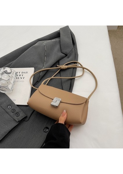 Bu Yılın Popüler Fransız Retro Banliyö Küçük Kare Çantası 2024 Yeni Üst Düzey Çok Yönlü Yumuşak Deri Omuz Crossbody Çantası (Yurt Dışından)