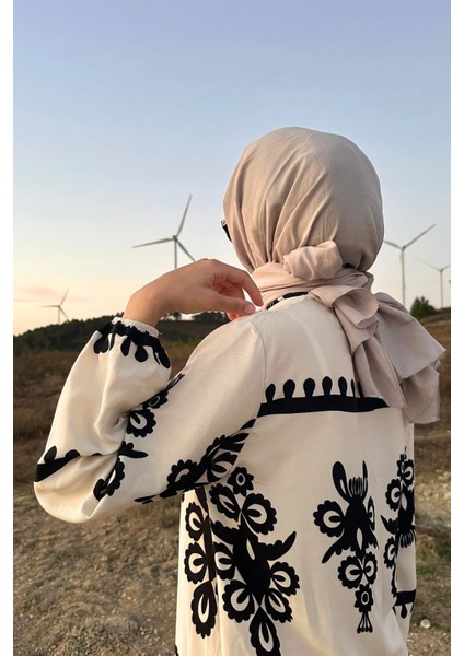 Kadın Beyaz Siyah Etnik Desenli Yaka Düğmeli Viskon Elbise fiyatları