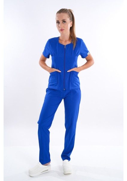 Saks Mavi Renk Lily Model Fermuarlı Soft Likra Doktor, Hemşire Cerrahi Üniforma Takım