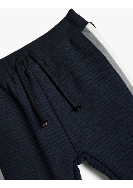 Eşofman Altı Beli Bağlamalı Şerit Detaylı modelleri