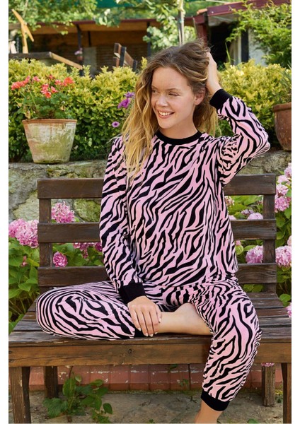 Aydoğan Kadın Uzun Kollu Kadife Soft Cool Pijama Takımı Zebra Desenli