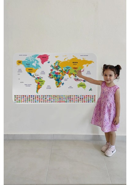 Renkli dünya haritası ve bayraklar duvar sticker, detaylı ve eğlenceli dekorasyon için ideal modelleri
