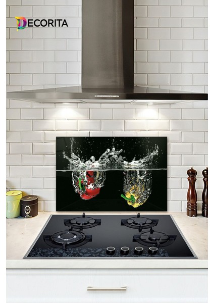 Cam ocak arkasını koruyan çok renkli, 40x60 cm, güvenle kullanılabilir, düz desenli.