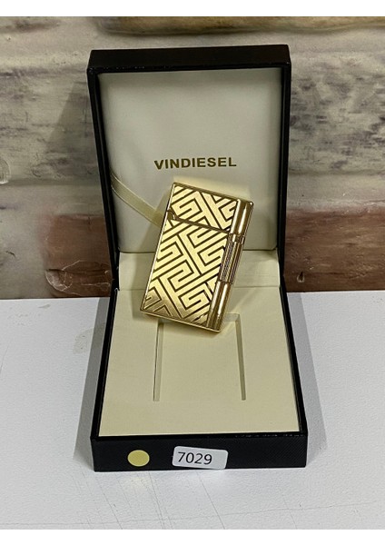Marka Sarı Gold Renk Gri Labirent Çizgi Desenli Gazlı Model Kişiye Özel Çakmak