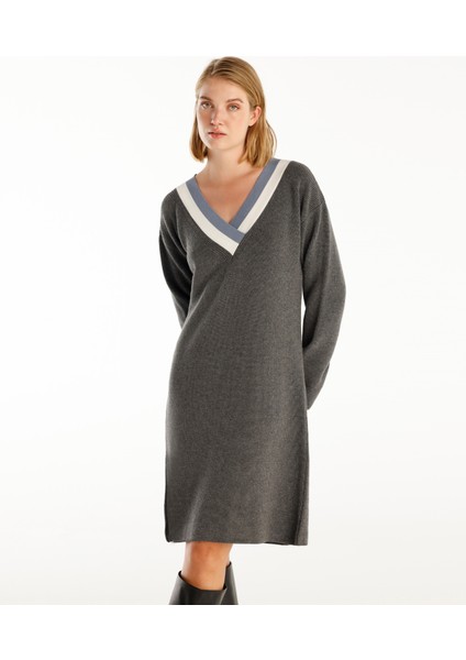 V-Yakalı Triko Elbise fiyatları