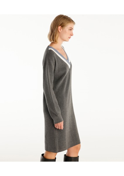 V-Yakalı Triko Elbise modelleri