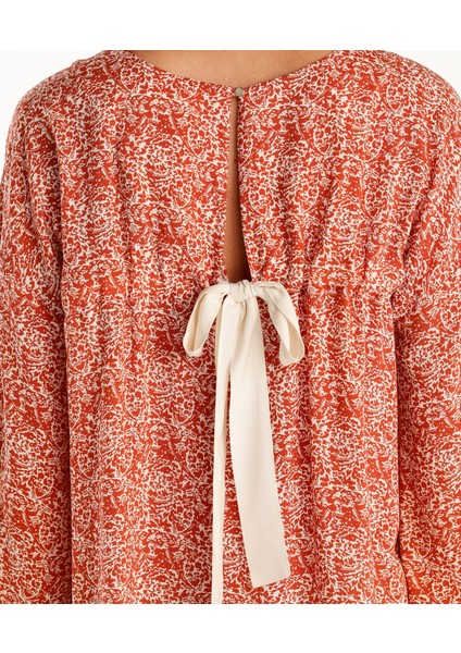 Arka Detaylı Bluz fırsatları