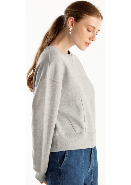 Pens Detaylı Uzun Kollu Bisiklet Yaka Sweatshirt fiyatları