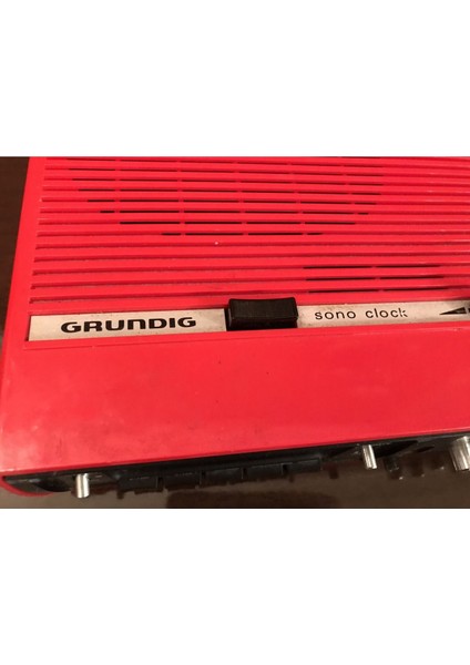 1970 Ler Grundig Sono Clock Kırmızı Renkli Alarmlı Radyo - Çalışır Durumda